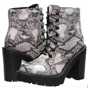 Madden Girl Black/White Snake Print Platform Chunky Combat Tie Up Boots NWOT 9